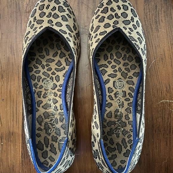 Rothys leopard flat. Size 8.5… $95. Washable shoes. - Picture 1 of 2